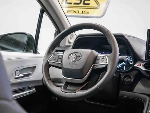 Used 2025 Toyota Sienna XLE w/ XLE Plus Package image 15