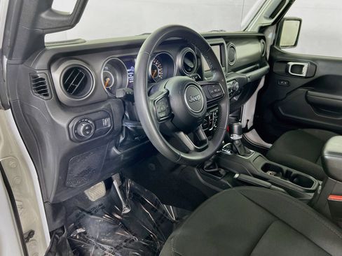 Used 2023 Jeep Gladiator Sport image 9