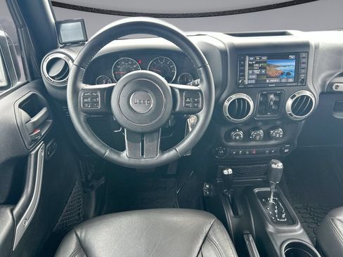 Used 2017 Jeep Wrangler Unlimited Rubicon w/ Cold Weather Group AWD/4WD image 20