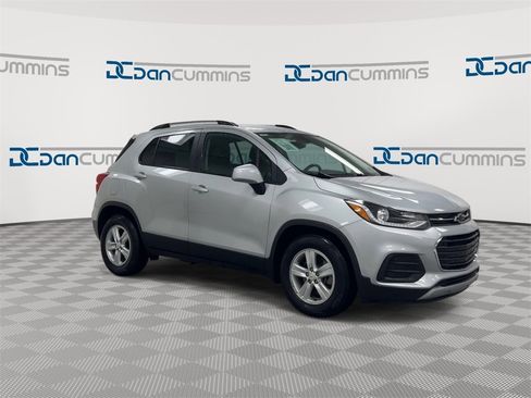 Used 2021 Chevrolet Trax LT image 2
