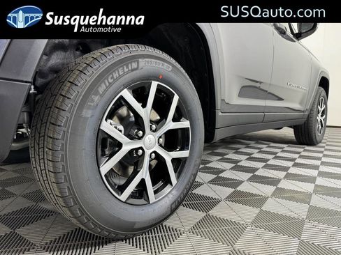 New 2025 Jeep Grand Cherokee Limited image 4