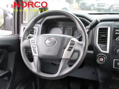 Used 2017 Nissan Titan S image 17