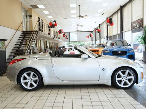 Used 2004 Nissan 350Z Touring RWD image 18
