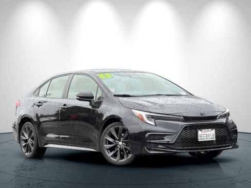 Used 2023 Toyota Corolla SE FWD image 2