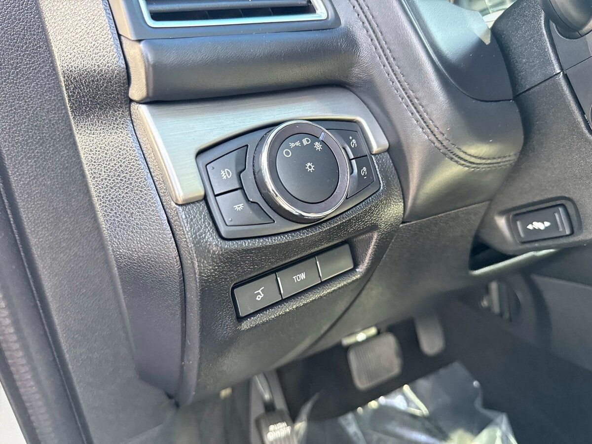 Used 2019 Ford Explorer Platinum AWD/4WD image 22
