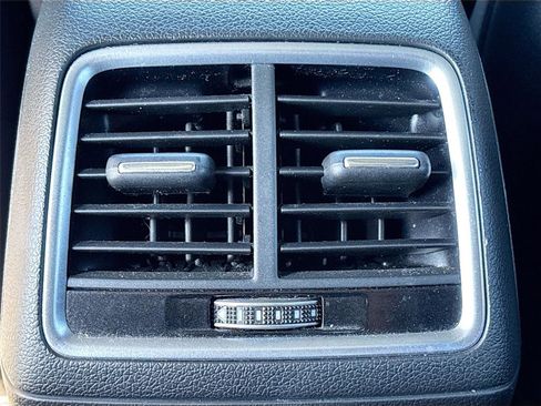 Used 2018 Audi Q3 2.0T Premium image 25