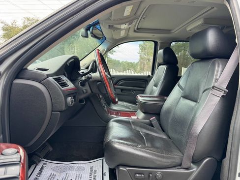 Used 2012 Cadillac Escalade Luxury image 10