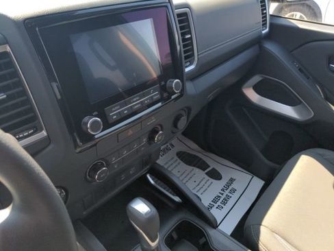 Used 2022 Nissan Frontier SV AWD/4WD image 13