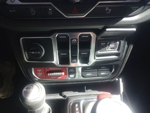 Used 2025 Jeep Wrangler Unlimited Rubicon image 17