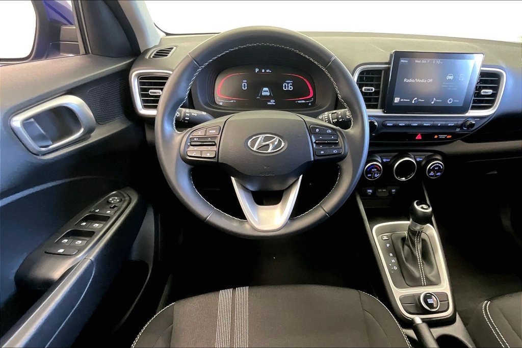 Used 2024 Hyundai Venue SEL FWD image 5