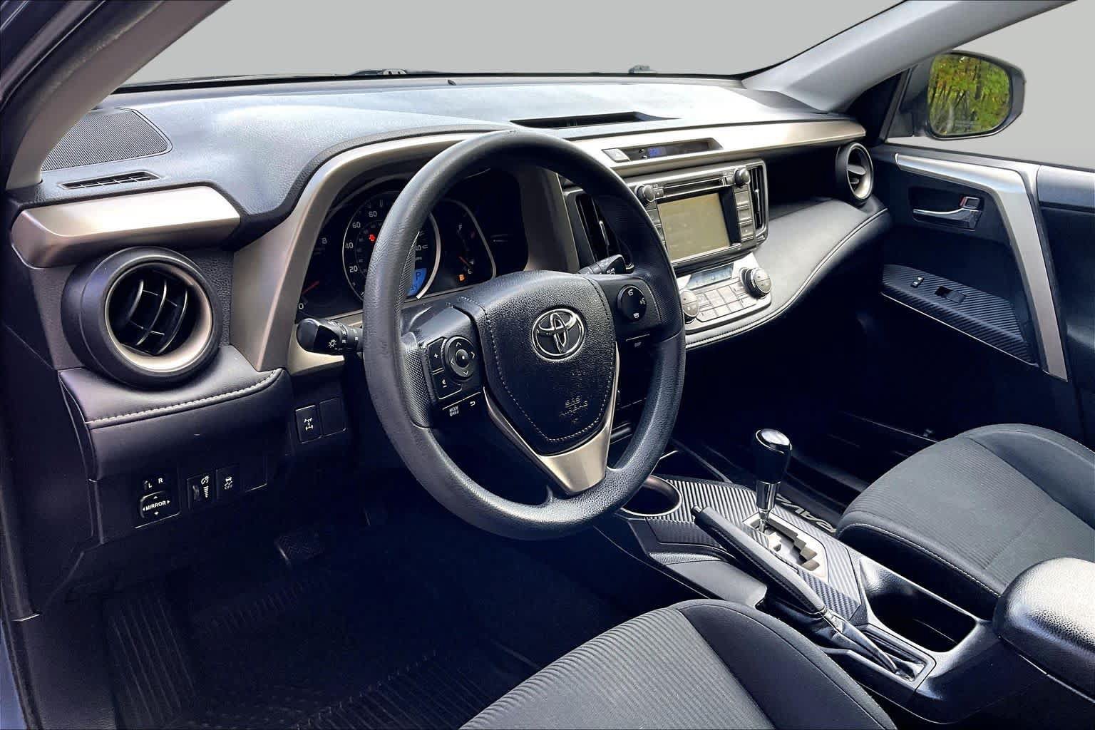 Used 2014 Toyota RAV4 XLE AWD/4WD image 17