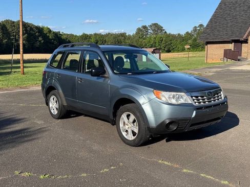Used 2013 Subaru Forester 2.5X w/ Popular Pkg 1 AWD/4WD image 2