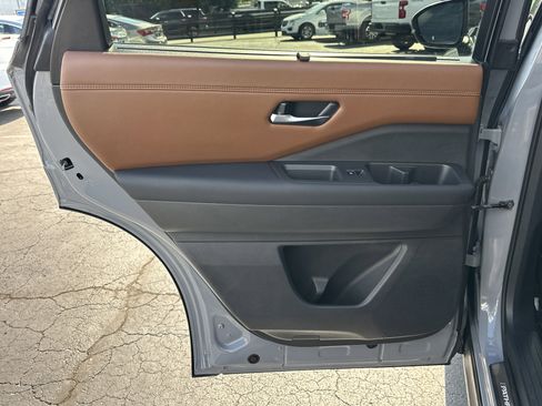 Used 2024 Nissan Pathfinder Platinum AWD/4WD image 22