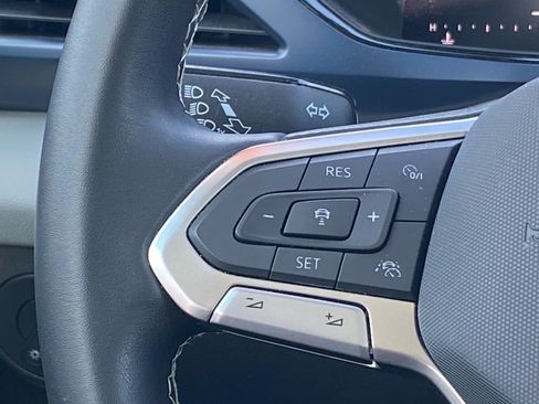 Certified 2023 Volkswagen Taos SE w/ Panoramic Sunroof Package AWD/4WD image 5
