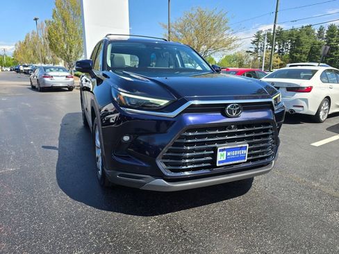 Used 2024 Toyota Grand Highlander AWD Hybrid image 8