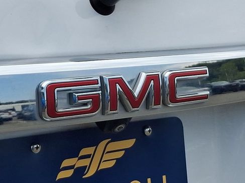 Used 2023 GMC Acadia SLT AWD/4WD image 32