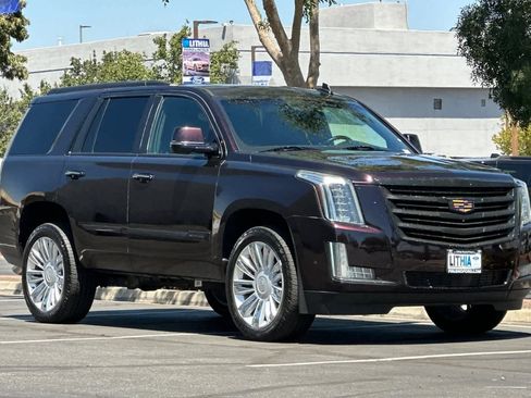 Used 2018 Cadillac Escalade Platinum AWD/4WD image 10