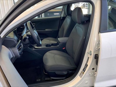 Used 2025 Kia K4 FWD image 24