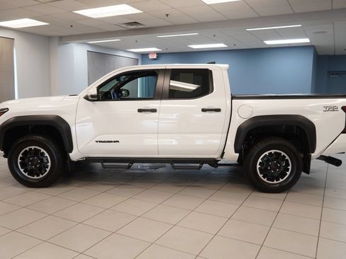 Used 2024 Toyota Tacoma TRD Off-Road w/ TRD Off Road Upgrade Package AWD/4WD image 2
