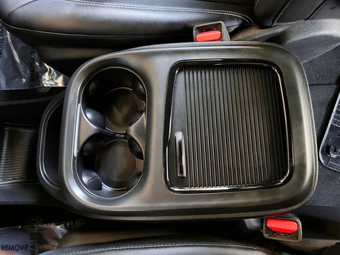 Used 2024 Chrysler Pacifica Limited FWD image 34