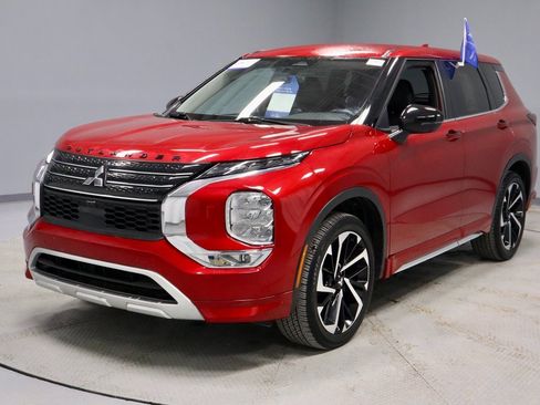 Used 2024 Mitsubishi Outlander SE image 8