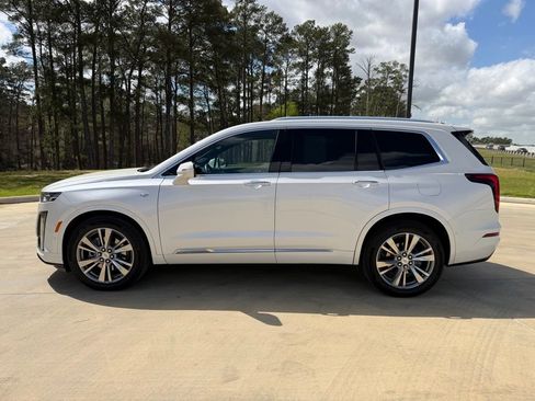 Used 2023 Cadillac XT6 Premium Luxury w/ Technology Package image 2