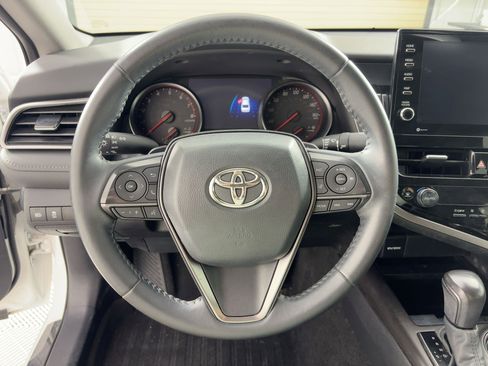 Used 2022 Toyota Camry XSE image 18