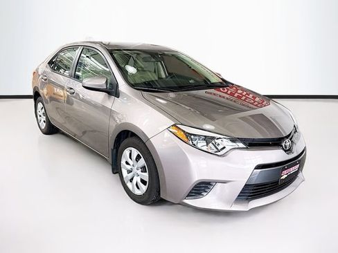 Used 2015 Toyota Corolla LE FWD image 3