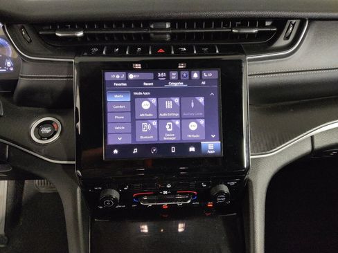 Used 2023 Jeep Grand Cherokee Laredo w/ Luxury Tech Group I AWD/4WD image 25