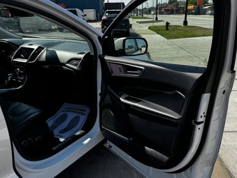 Used 2017 Ford Edge Titanium w/ Equipment Group 302A AWD/4WD image 13
