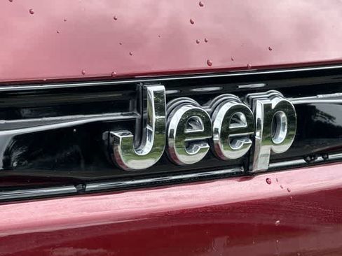 Used 2023 Jeep Grand Cherokee Limited AWD/4WD image 27