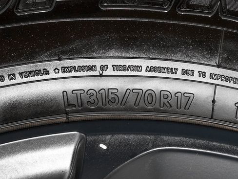 Used 2023 Jeep Gladiator Willys image 28