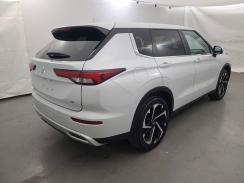 Used 2024 Mitsubishi Outlander SE image 4
