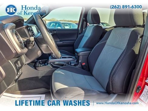 Used 2022 Toyota Tacoma TRD Off-Road w/ Technology Package image 8