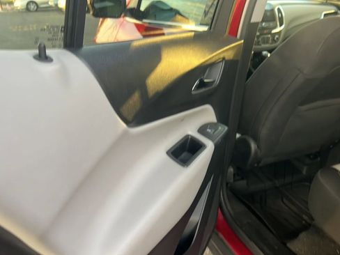 Used 2020 Chevrolet Equinox LT image 28