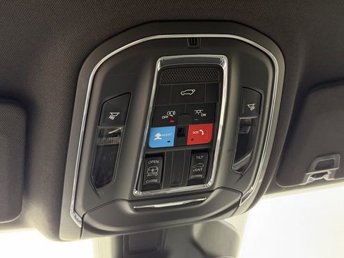 Used 2024 Jeep Grand Cherokee Altitude image 28