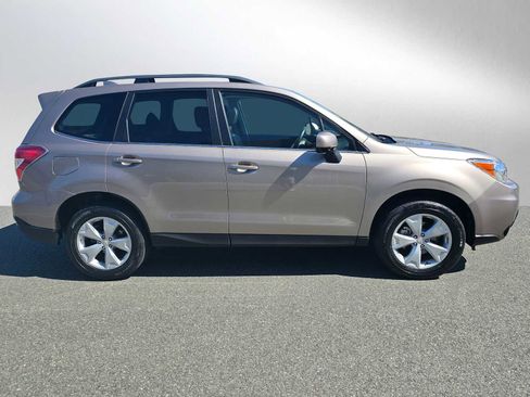 Used 2016 Subaru Forester 2.5i Limited AWD/4WD image 2