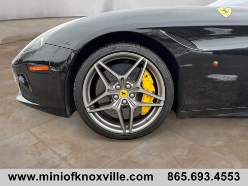 Used 2016 Ferrari California T image 9