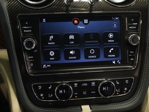 Used 2019 Bentley Bentayga image 23