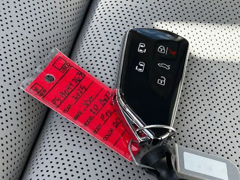 New 2025 Volkswagen ID. Buzz Pro S Plus image 44