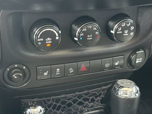 Used 2016 Jeep Wrangler Unlimited Sahara w/ Connectivity Group AWD/4WD image 20