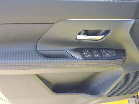 Certified 2025 Nissan Kicks SR FWD image 17
