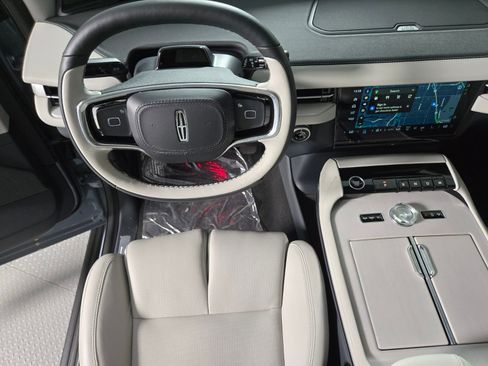 New 2026 Lincoln Navigator Reserve w/ Jet Appearance Package AWD/4WD image 17