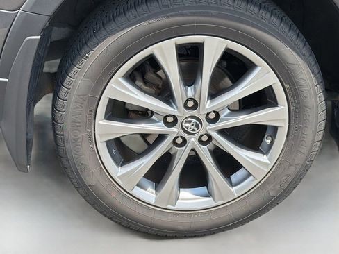 Used 2017 Toyota RAV4 Limited FWD image 10