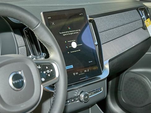 New 2026 Volvo XC90 B5 Ultra w/ Protection Package image 14