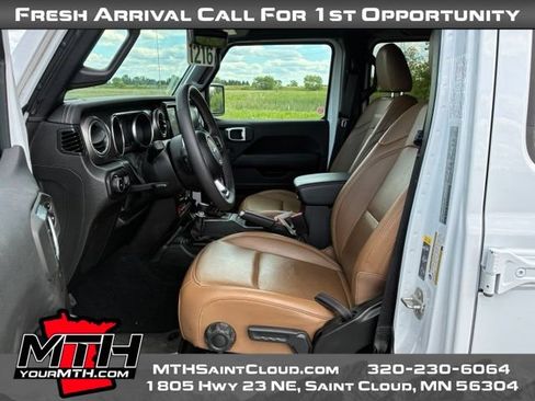 Used 2022 Jeep Wrangler Unlimited Rubicon w/ Cold Weather Group AWD/4WD image 9