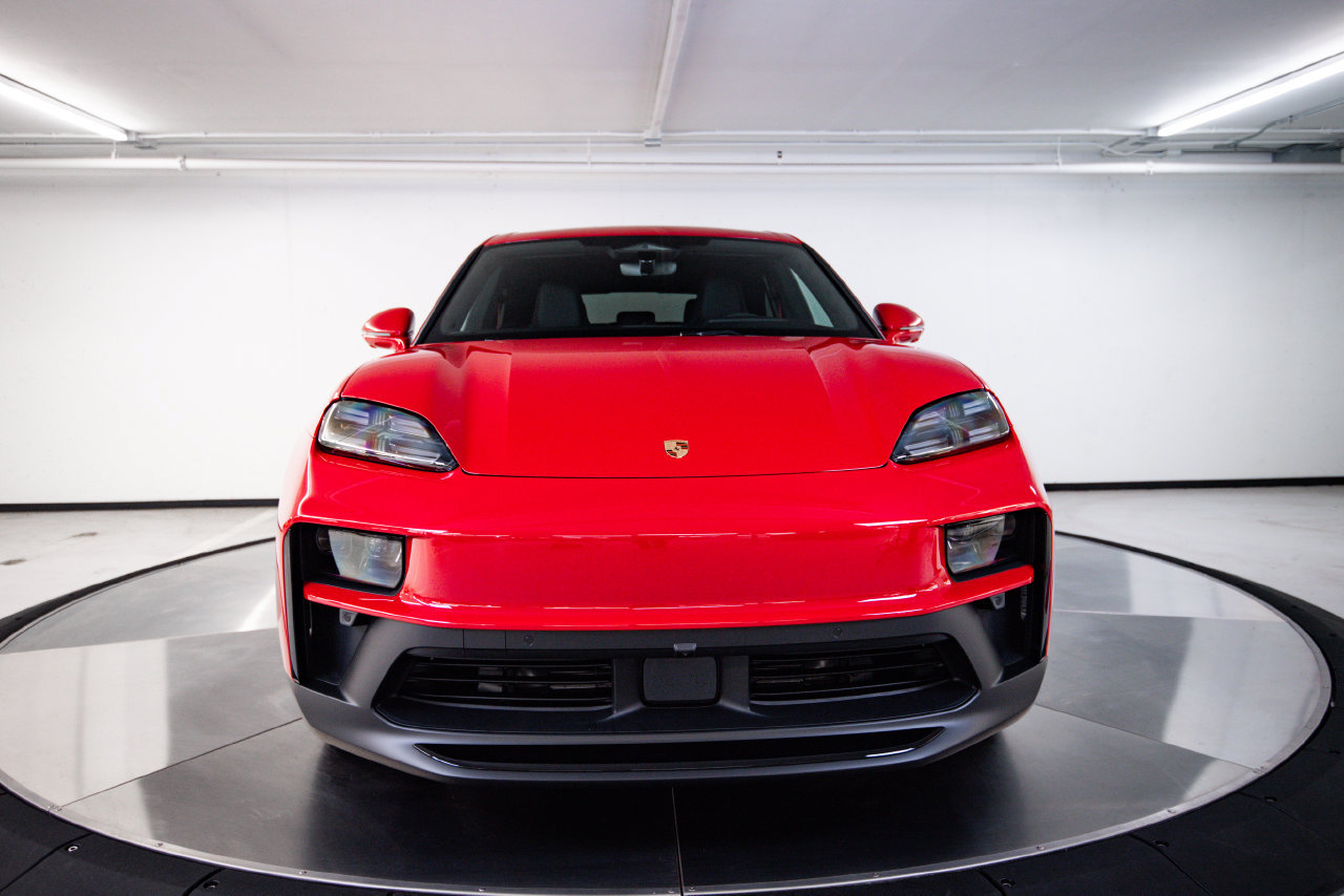 Used 2026 Porsche Macan GTS Electric AWD/4WD image 10