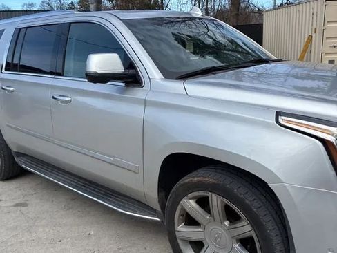 Used 2020 Cadillac Escalade ESV Luxury image 12