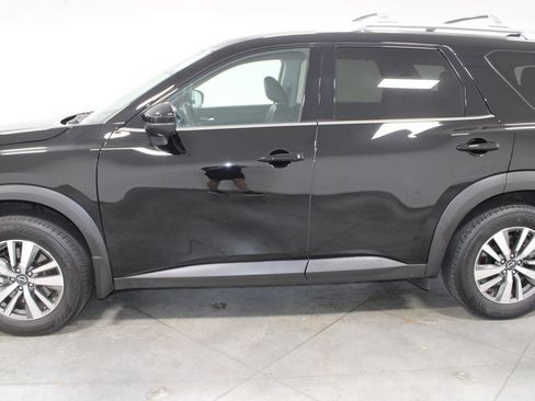 Used 2025 Nissan Pathfinder SL FWD image 6