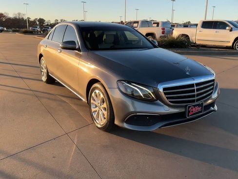 Used 2018 Mercedes-Benz E 300 4MATIC image 3